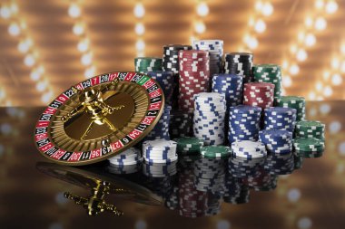 Kumarhanede rulet çarkı çalışıyor, Poker Chips