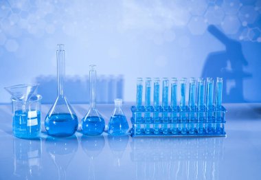 Laboratuvar Araştırma ve Geliştirme. Kimyasal deney için bilimsel cam eşyalar