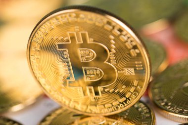 Bitcoin bir kripto para birimi ve dünya çapında ödeme, teknoloji konsepti