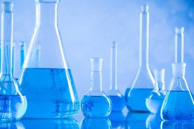 Laboratuvar ekipmanları, cam dolu arkaplan