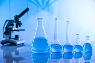 Laboratuvar ekipmanları, cam dolu arkaplan