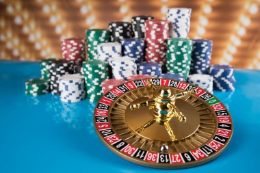 Kumarhane geçmişinde hareket halindeki rulet çarkı