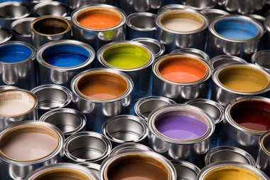 Yaratıcılık konsepti renk fırçası ve konserve