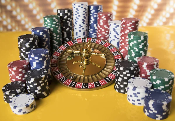 Roulette Wheel Running Casino Poker Chips — Stock Photo, Image