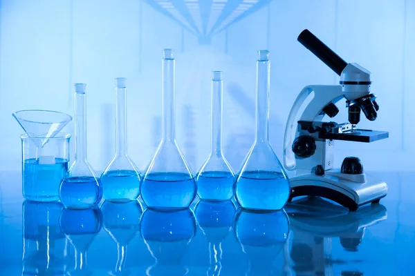 Mikroskop Gläser Laborbecher Wissenschaftliches Experiment — Stockfoto