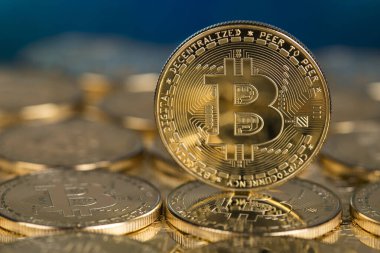 Bitcoin bir kripto para birimi ve dünya çapında ödeme, teknoloji konsepti