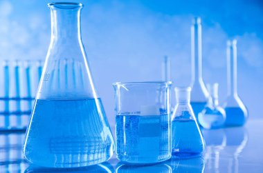 Laboratuvar ekipmanları, cam dolu arkaplan