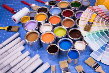 Boya örnekleri ve boya fırçası paleti