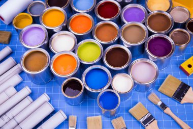 Boya kutuları paleti, boya fırçası, yaratıcılık kavramı