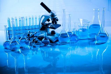 Laboratuvar Araştırma ve Geliştirme. Kimyasal deney için bilimsel cam eşyalar