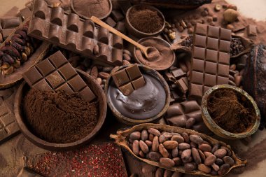 Kakao, fasulye ve çikolata.