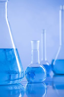 Laboratuvar ekipmanları, cam dolu arkaplan