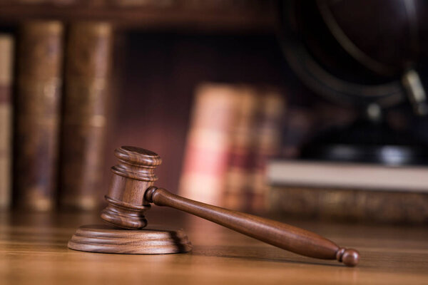 Судья молоток, понятие права