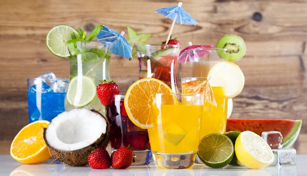 Cocktail con frutta — Foto Stock