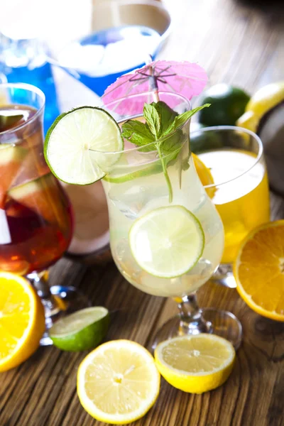 Alcoholic cocktails with fruits — Stock Photo, Image