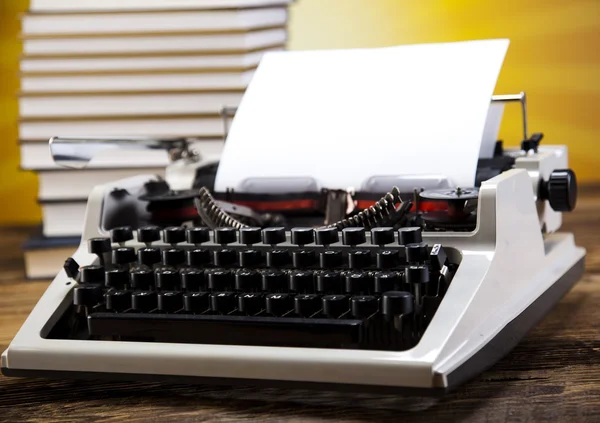 Vintage typewriter on the table — Stock Photo, Image