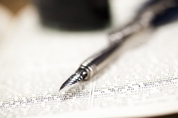 Old book, pen — Stock Photo, Image