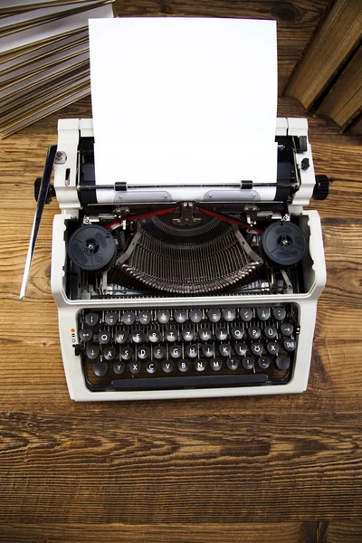 Vintage typewriter on the table — Stock Photo, Image