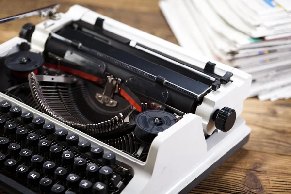 Oude retro schrijfmachine — Stockfoto