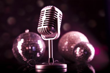 Disco topları ile mikrofon