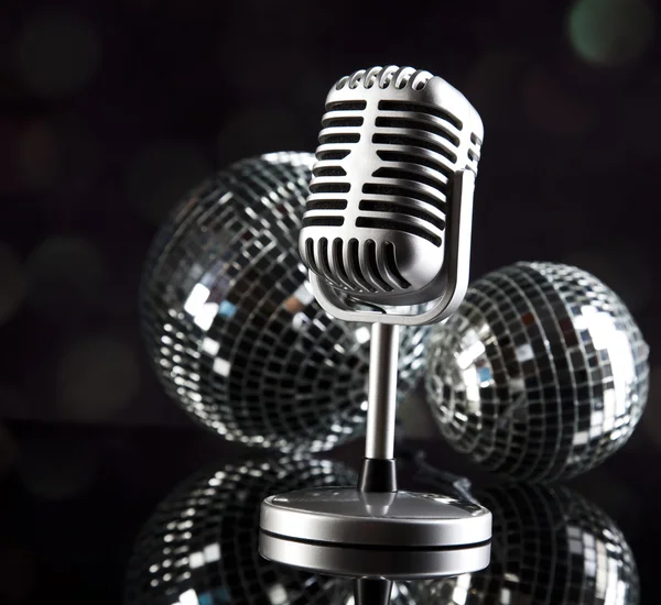 Mikrofon z kulki disco — Zdjęcie stockowe