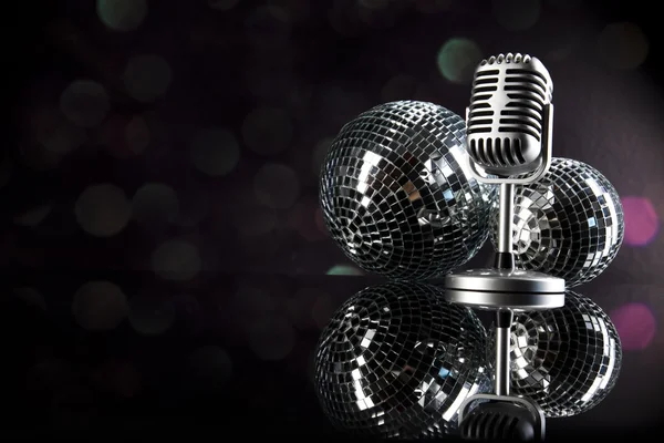 Microphone avec boules disco — Photo