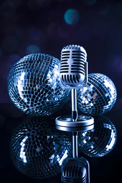 Microfono con palle da discoteca — Foto Stock