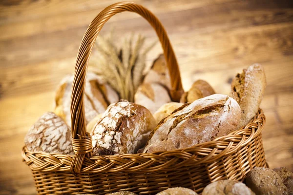 Traditionell gebackenes Brot — Stockfoto