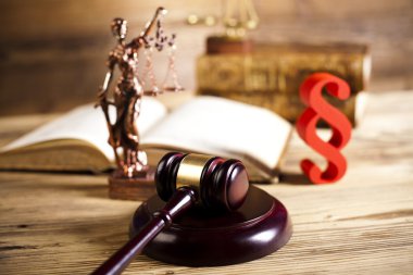 hukuk kitabı, hakimin tokmak ile Terazi