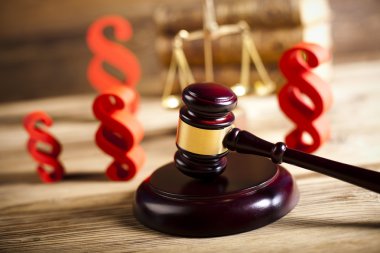 tahta tokmak ve paragraf işaretleri