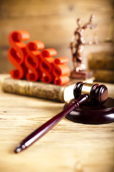 Paragraphs, law books and mallet — Stock Photo, Image