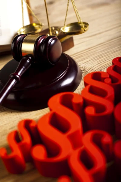 Wooden gavel and paragraph signs — Stock Photo, Image