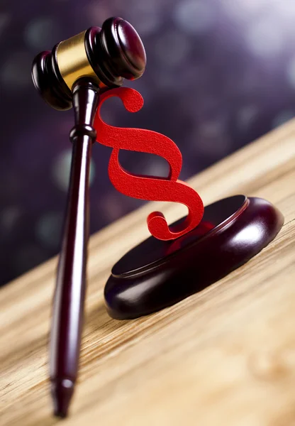 Gavel with Paragraph sign — Stock Photo, Image