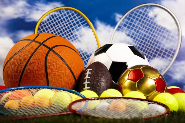 スポーツ装置とボール — ストック写真