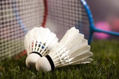 shuttlecocks badminton raket ile