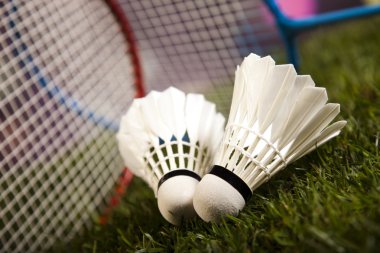 shuttlecocks badminton raket ile