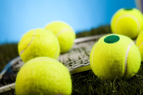 Tennis racket and balls — Stock Photo, Image