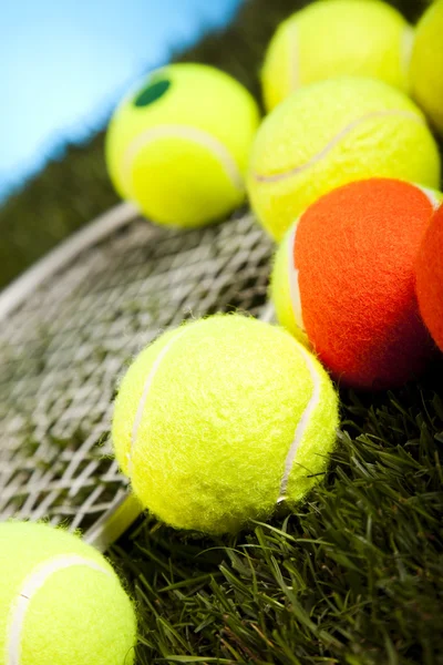 Tennis racket and balls — Stock Photo, Image