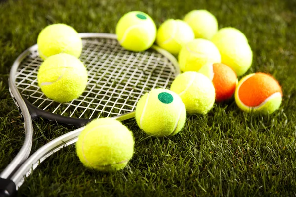 Tennis racket and balls — Stock Photo, Image