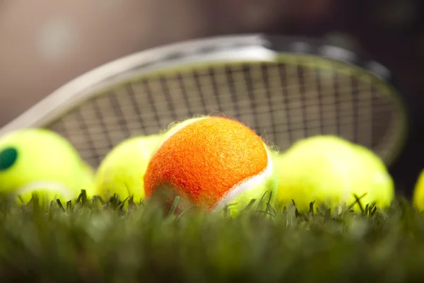 Tennis racket and balls — Stock Photo, Image