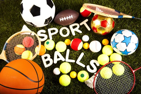 Bolas e equipamentos esportivos — Fotografia de Stock
