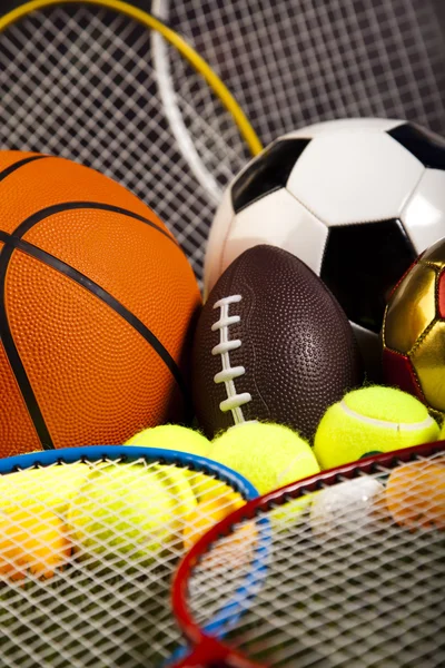 Sportovní míče s vybavením — Stock fotografie