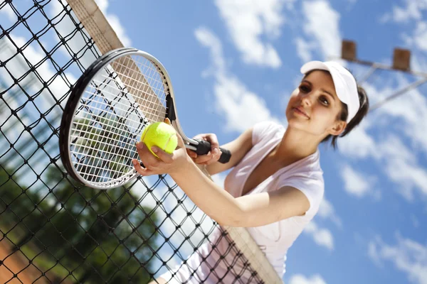 Woman holding tennis ball — Stock Photo, Image