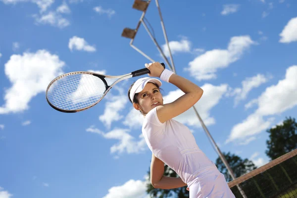 Tenisçi servis için hazır. — Stok fotoğraf