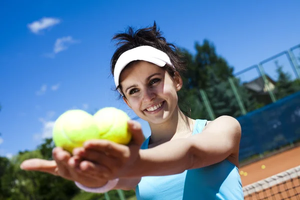 Femme jouant au tennis — Photo