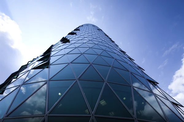 Edifício de escritórios moderno — Fotografia de Stock