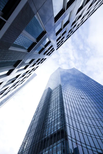 Edificio de oficinas moderno —  Fotos de Stock