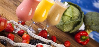 Protein karışımlarından meyve ile