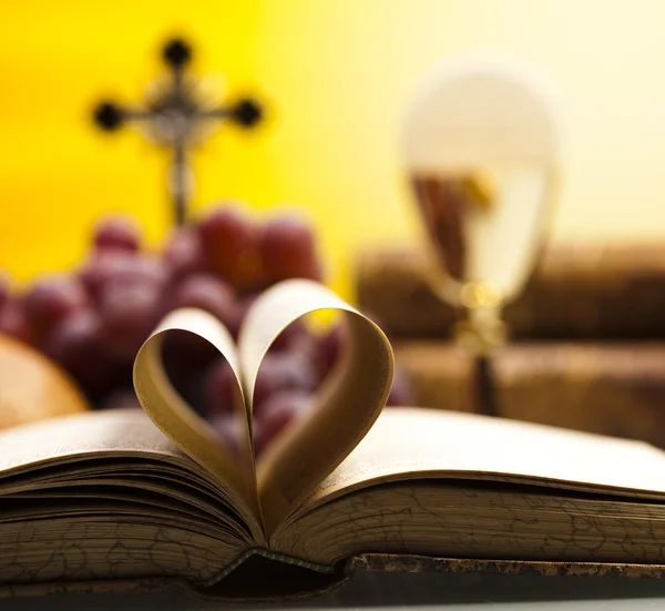 Love Religion Concept Heart Shape Bible Pages Bread Grapes Background — Stock Photo, Image