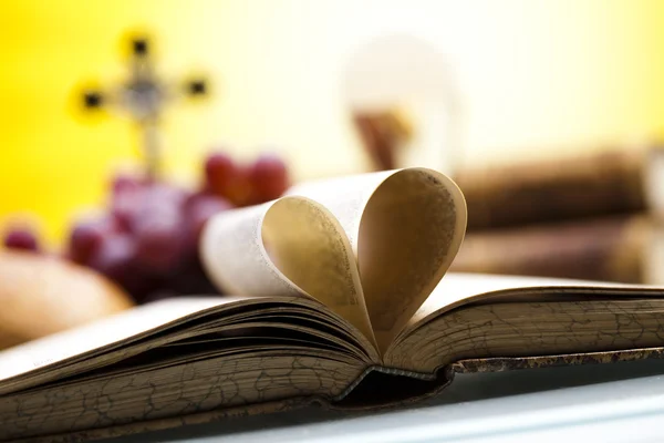 Amo Concetto Religione Forma Cuore Dalle Pagine Della Bibbia Pane — Foto Stock